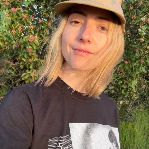 Meet your Posher, Madison - Picture 4 of 4